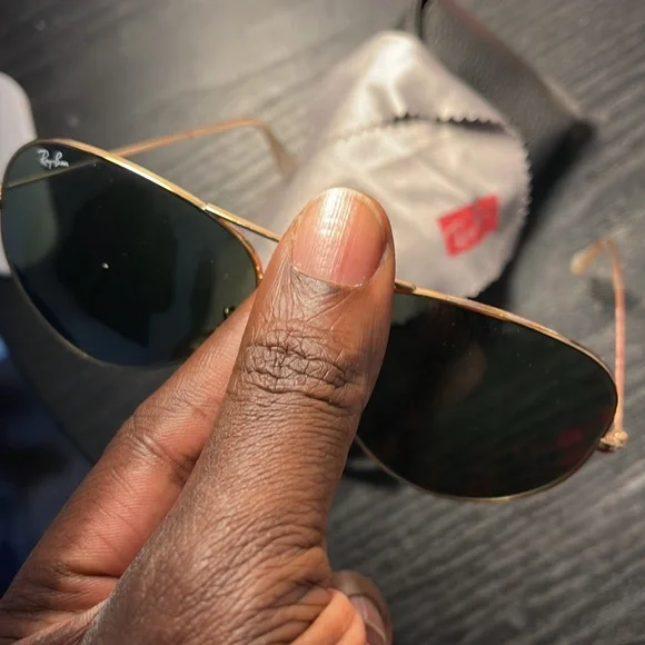Ray ban aviator kinda new,  worn like twice …. It’s authentic 💯 - Picture 5 of 6